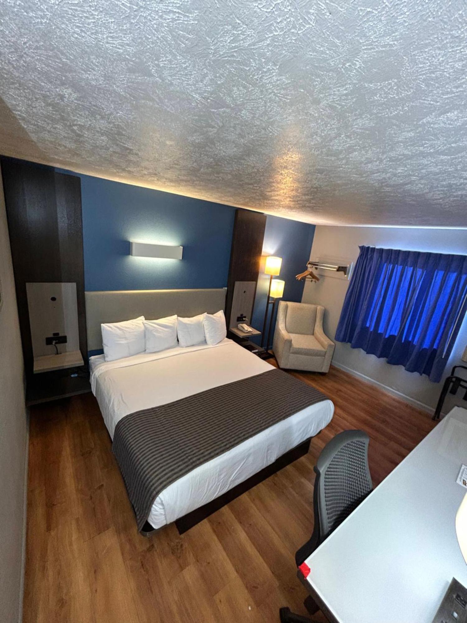 Rodeway Inn Emporia Exteriör bild